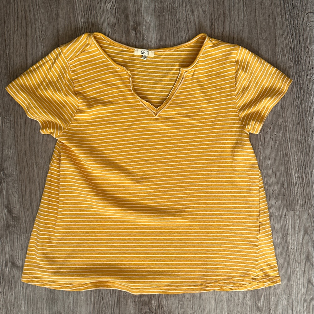 NWOT Kori M mustard yellow v-neck